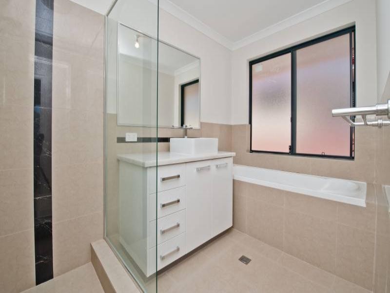 24 Peacock Street, Cloverdale WA 6105