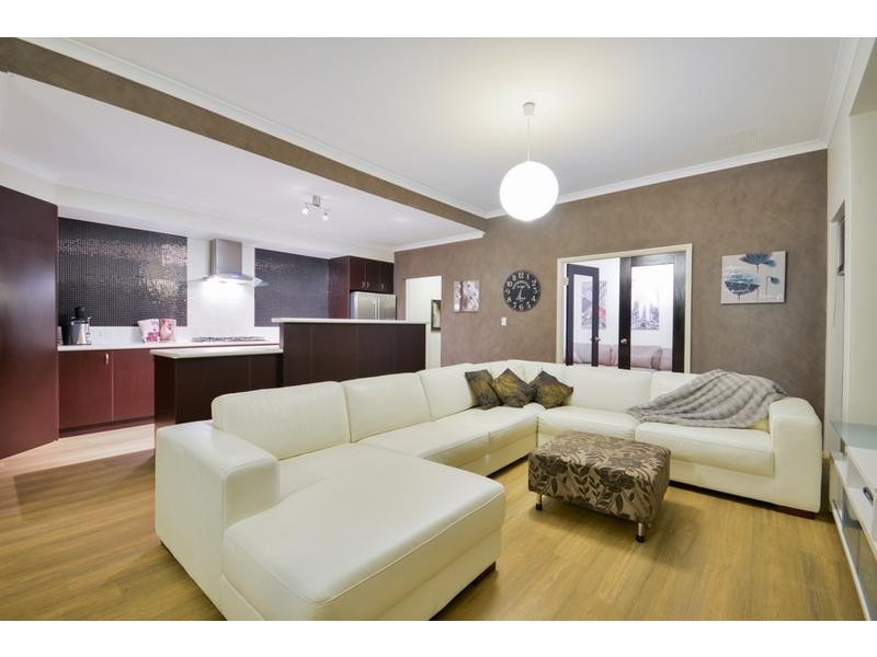 9 Retchford Way, Queens Park WA 6107
