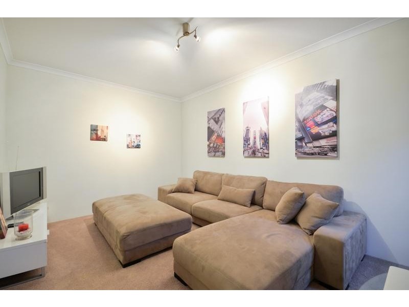 9 Retchford Way, Queens Park WA 6107