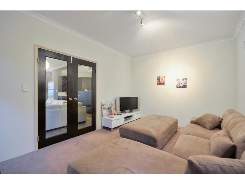 9 Retchford Way, Queens Park WA 6107