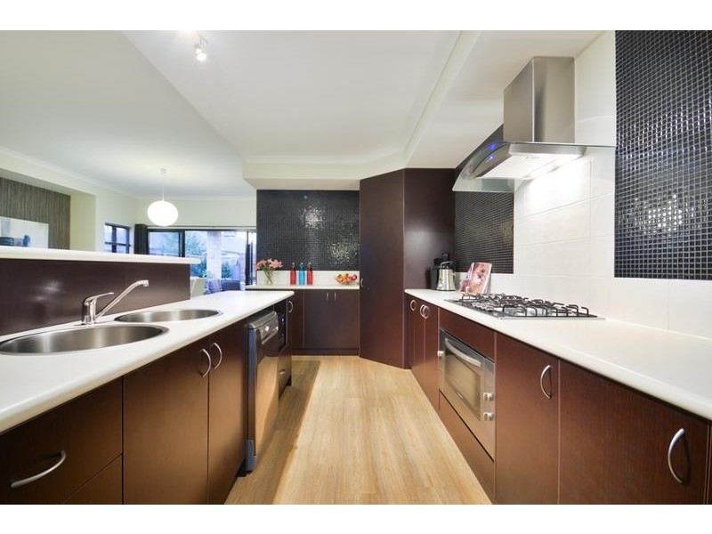 9 Retchford Way, Queens Park WA 6107