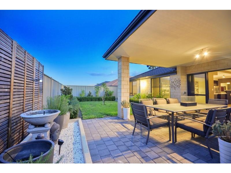 9 Retchford Way, Queens Park WA 6107