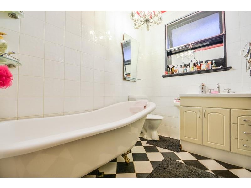 11 Saturn Street, Beckenham WA 6107