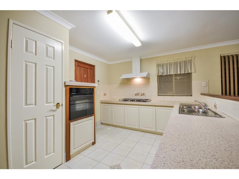 4 Crowlin Gardens, Seville Grove WA 6112