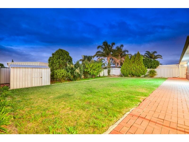 4 Crowlin Gardens, Seville Grove WA 6112