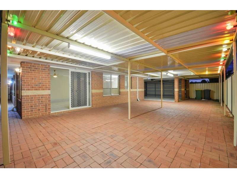 4 Crowlin Gardens, Seville Grove WA 6112