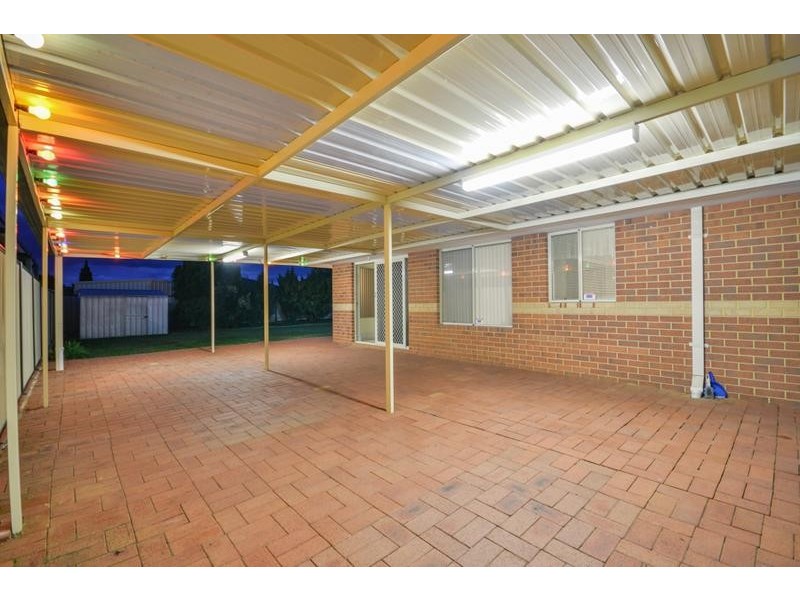 4 Crowlin Gardens, Seville Grove WA 6112