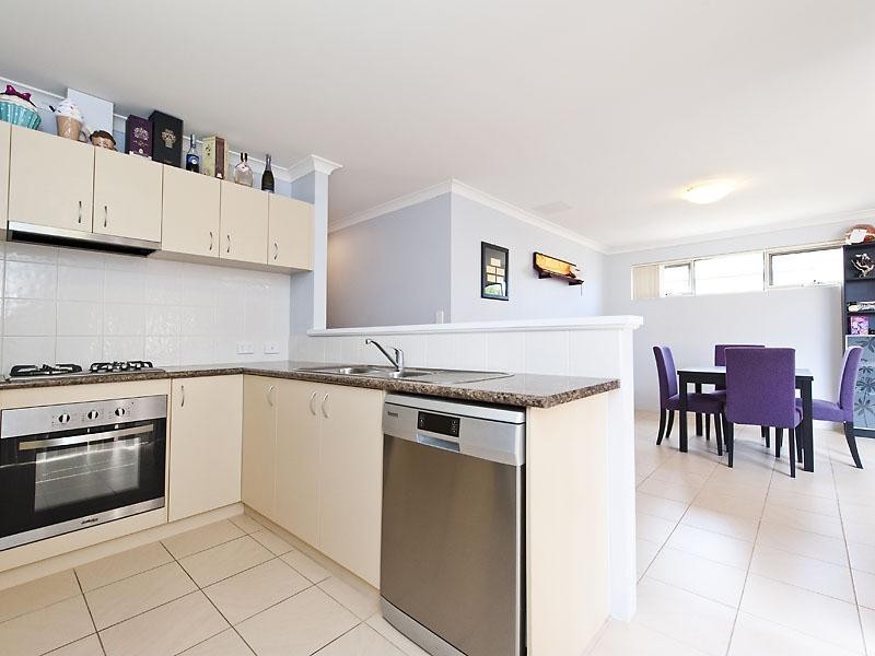 1/35 Nicholson Road, Cannington WA 6107