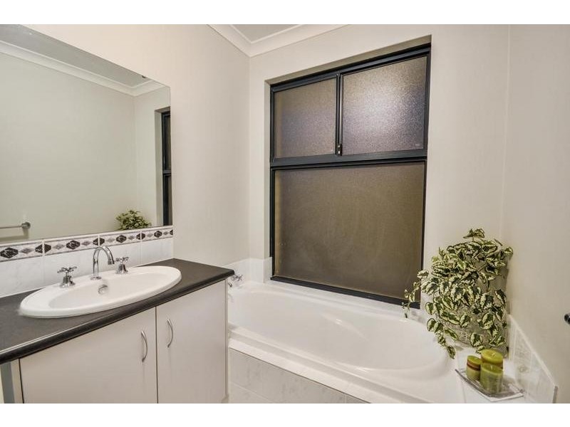 34 Goldfinch Bend, Harrisdale WA 6112