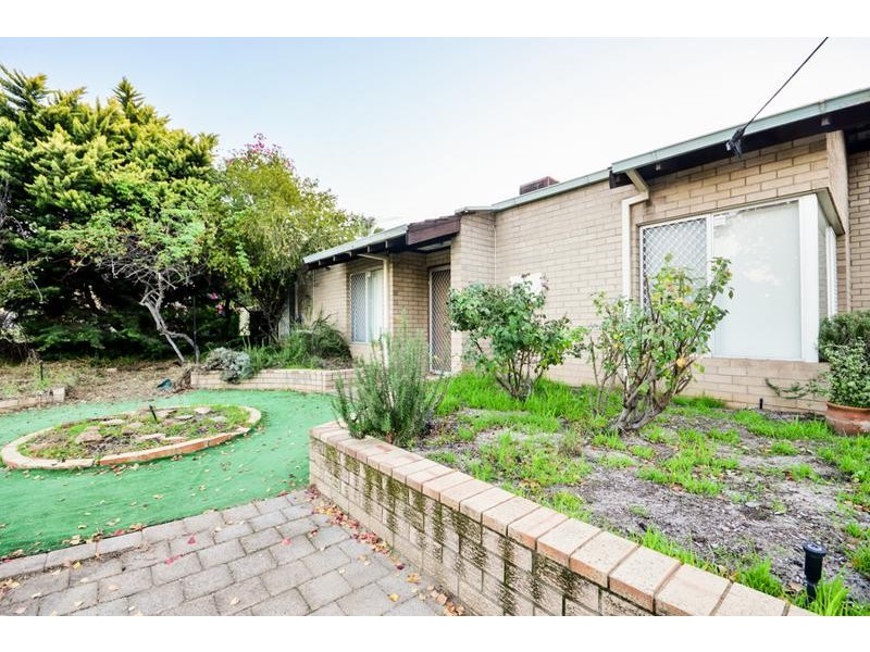 18 Yew Place, Parkwood WA 6147