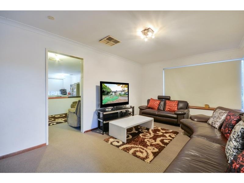 18 Yew Place, Parkwood WA 6147