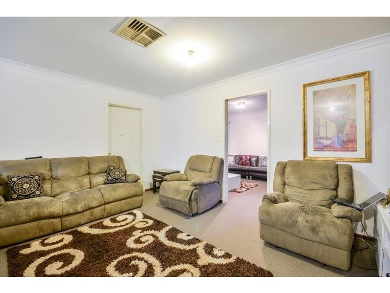 18 Yew Place, Parkwood WA 6147