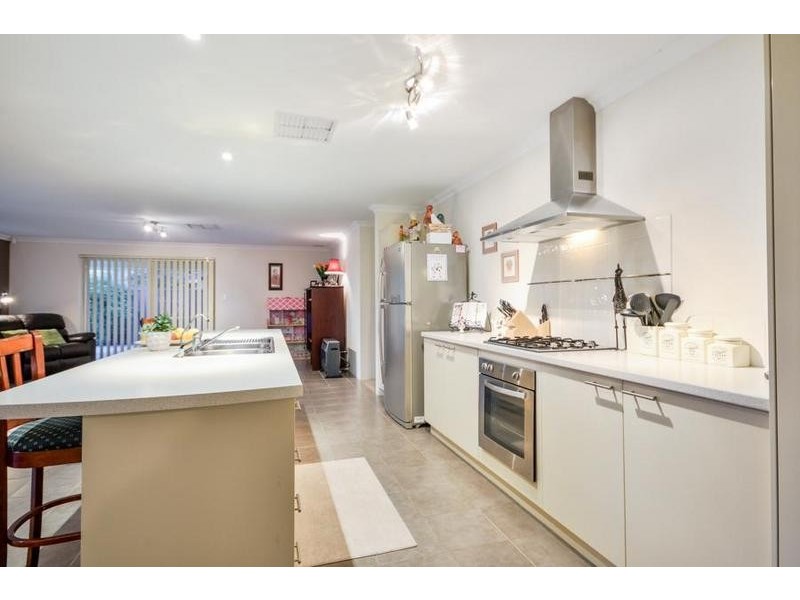 15 Mildura Way, Harrisdale WA 6112