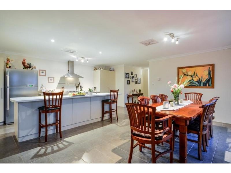 15 Mildura Way, Harrisdale WA 6112