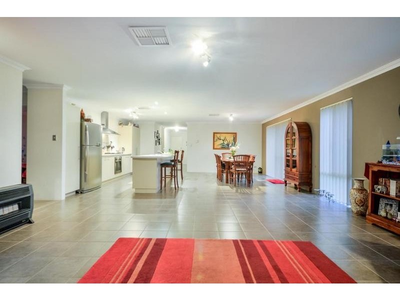 15 Mildura Way, Harrisdale WA 6112