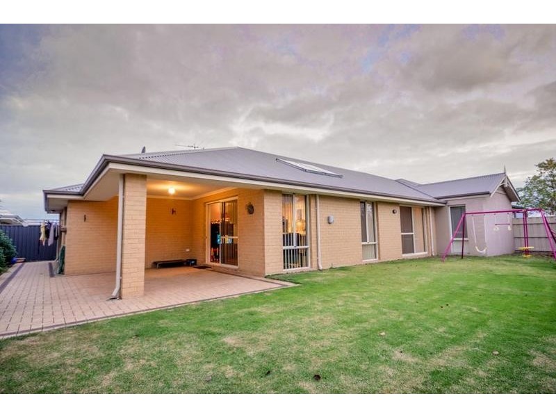 15 Mildura Way, Harrisdale WA 6112