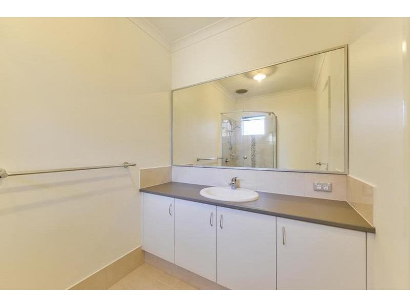 U2/57 Mallard Way, Cannington WA 6107