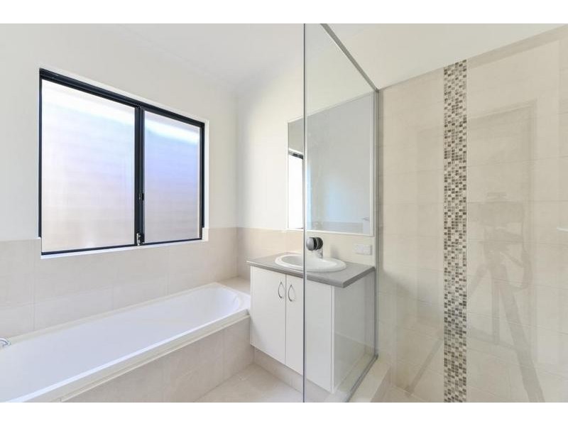 U2/57 Mallard Way, Cannington WA 6107