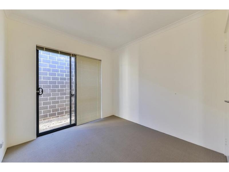 U2/57 Mallard Way, Cannington WA 6107