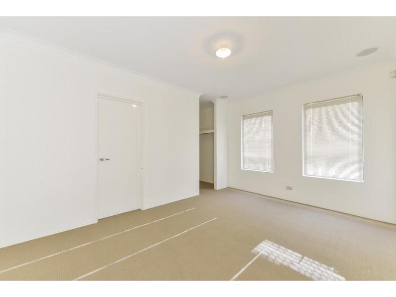 U2/57 Mallard Way, Cannington WA 6107