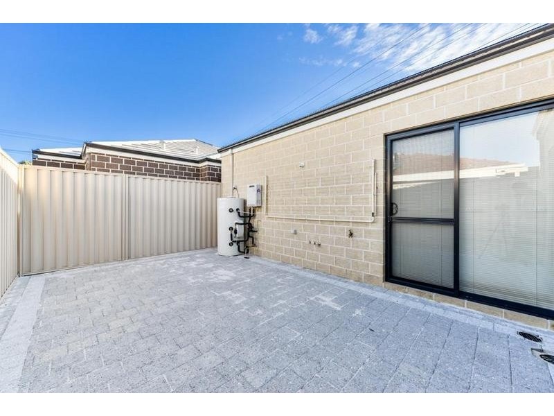 U2/57 Mallard Way, Cannington WA 6107