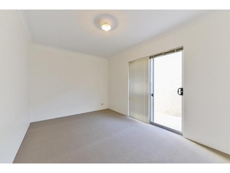 U3/57 Mallard Way, Cannington WA 6107
