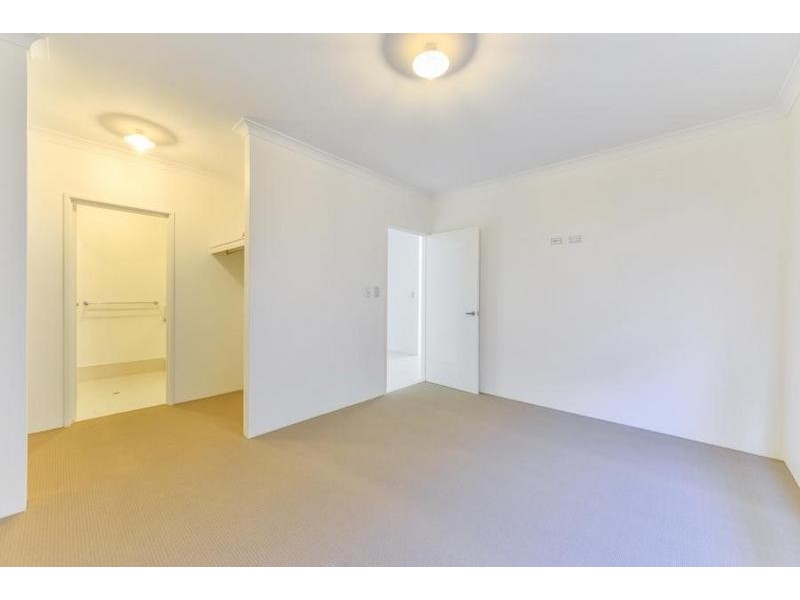U3/57 Mallard Way, Cannington WA 6107