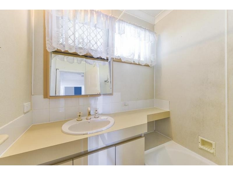 16 Meakers Way, Girrawheen WA 6064