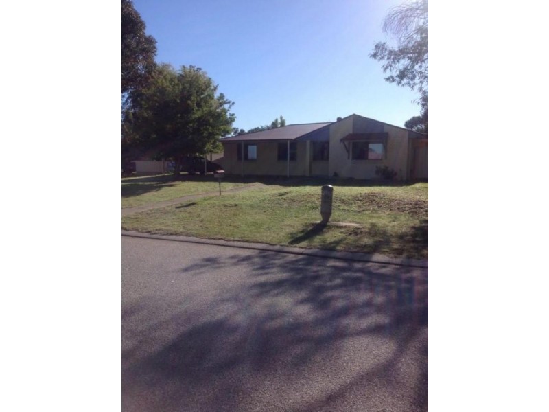 4 Pollitt Close, Armadale WA 6112