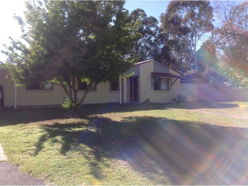 4 Pollitt Close, Armadale WA 6112