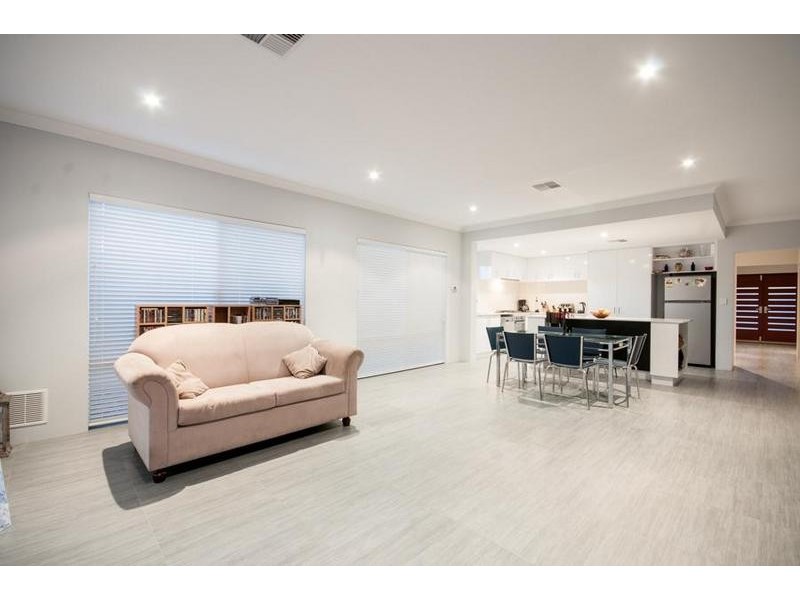 58A Pearl Road, Cloverdale WA 6105