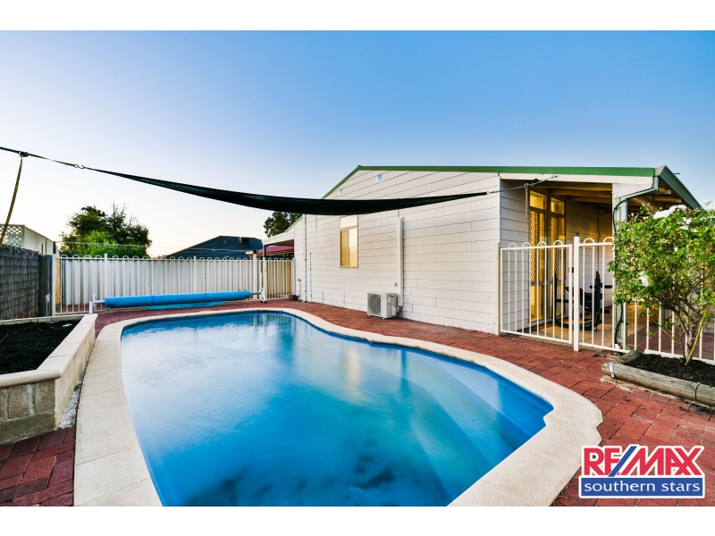 14 Reynolds Road, Forrestfield WA 6058