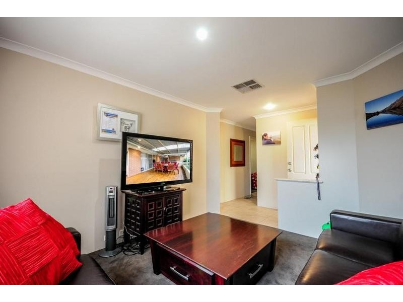 4 Eldridge Grove, Cannington WA 6107