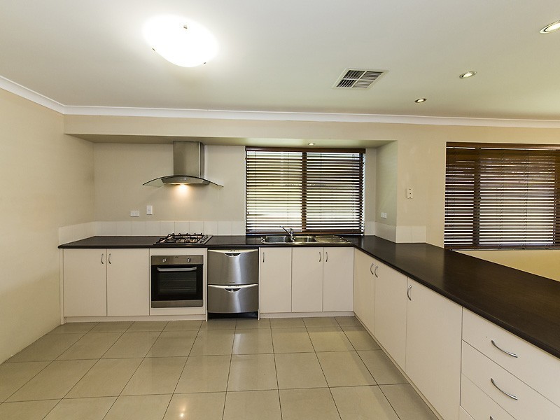 7 Santiago Street, Seville Grove WA 6112