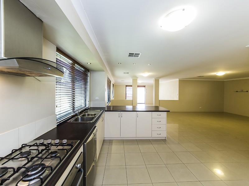 7 Santiago Street, Seville Grove WA 6112