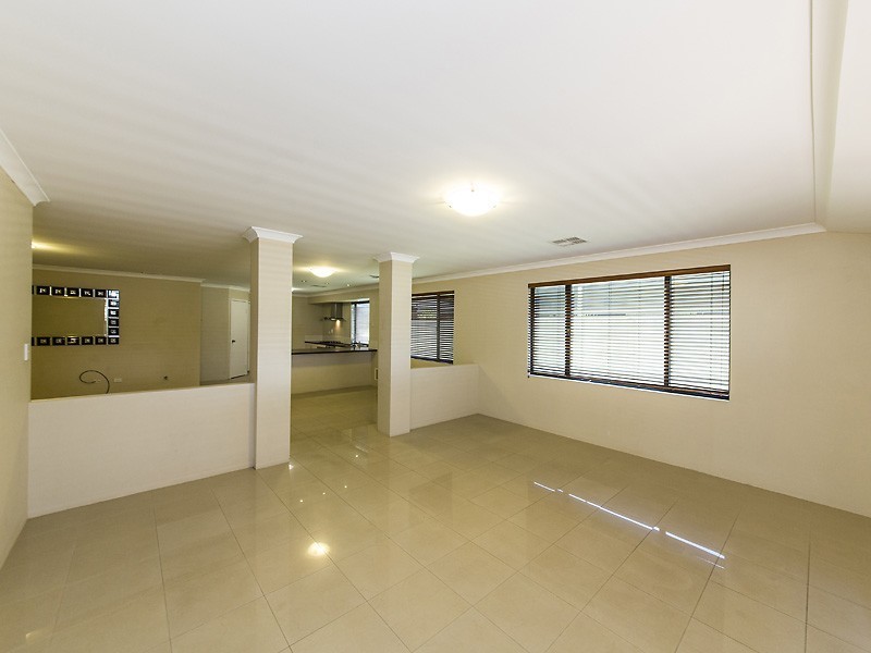 7 Santiago Street, Seville Grove WA 6112