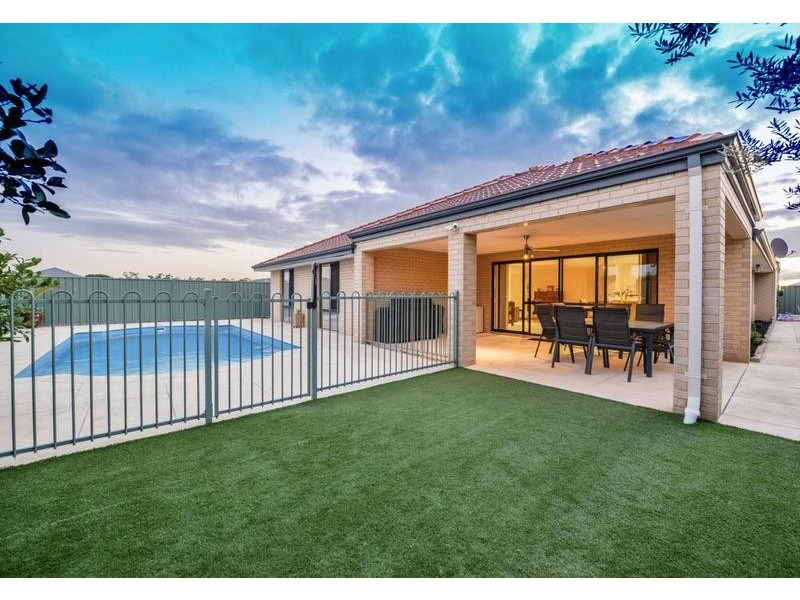 11 Tristram Lane, Wattle Grove WA 6107