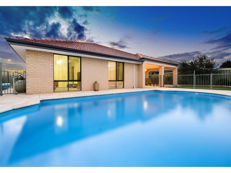 11 Tristram Lane, Wattle Grove WA 6107