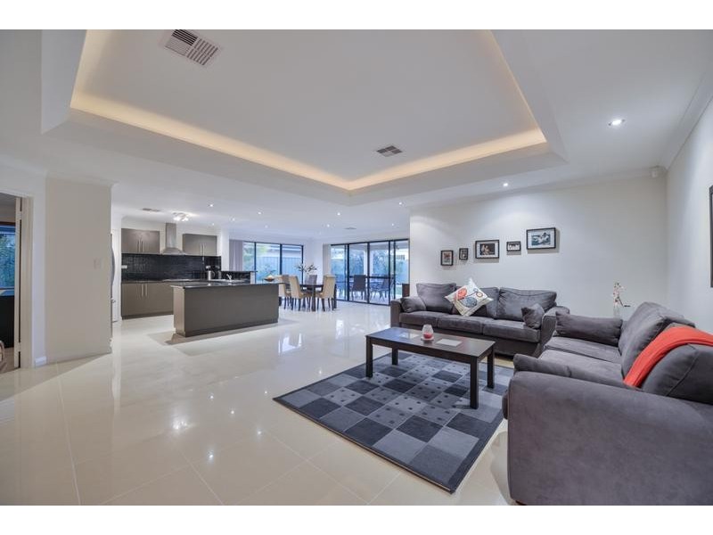 11 Tristram Lane, Wattle Grove WA 6107