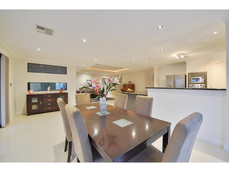 11 Tristram Lane, Wattle Grove WA 6107