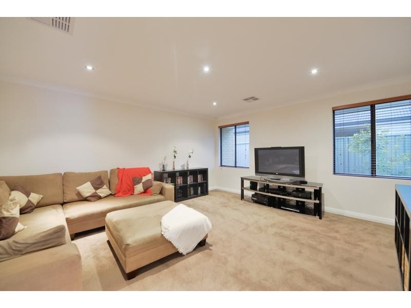 11 Tristram Lane, Wattle Grove WA 6107