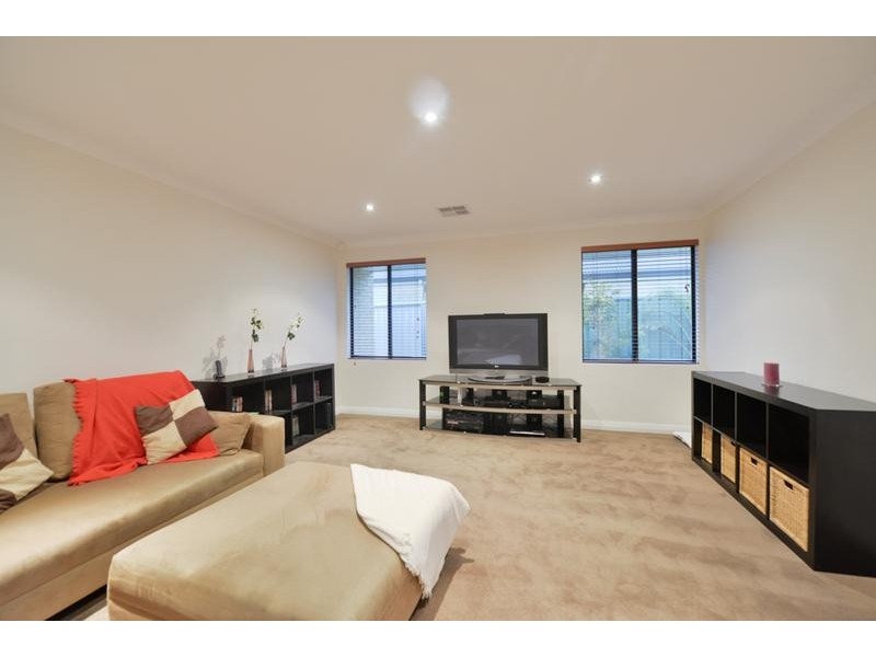 11 Tristram Lane, Wattle Grove WA 6107