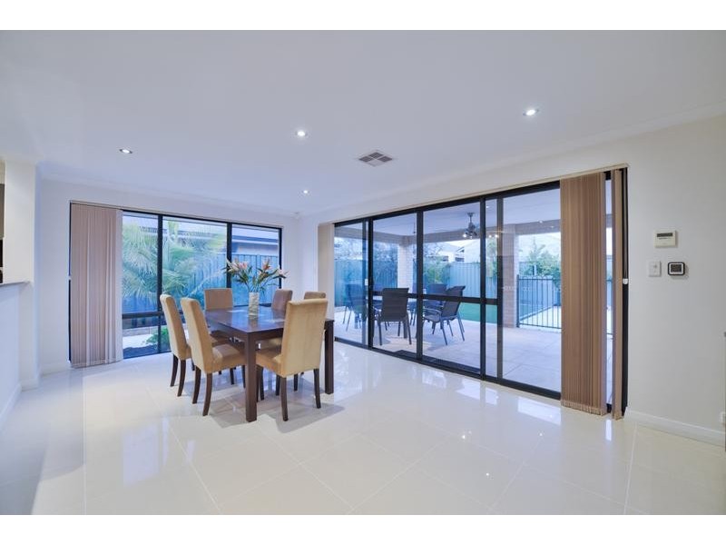 11 Tristram Lane, Wattle Grove WA 6107