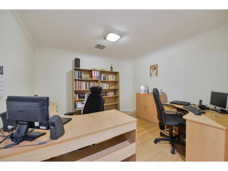 11 Tristram Lane, Wattle Grove WA 6107