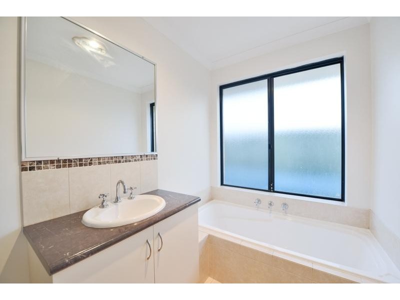 11 Tristram Lane, Wattle Grove WA 6107