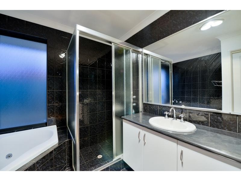 11 Tristram Lane, Wattle Grove WA 6107