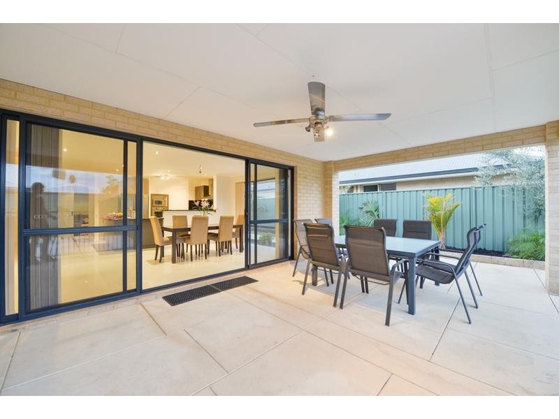 11 Tristram Lane, Wattle Grove WA 6107