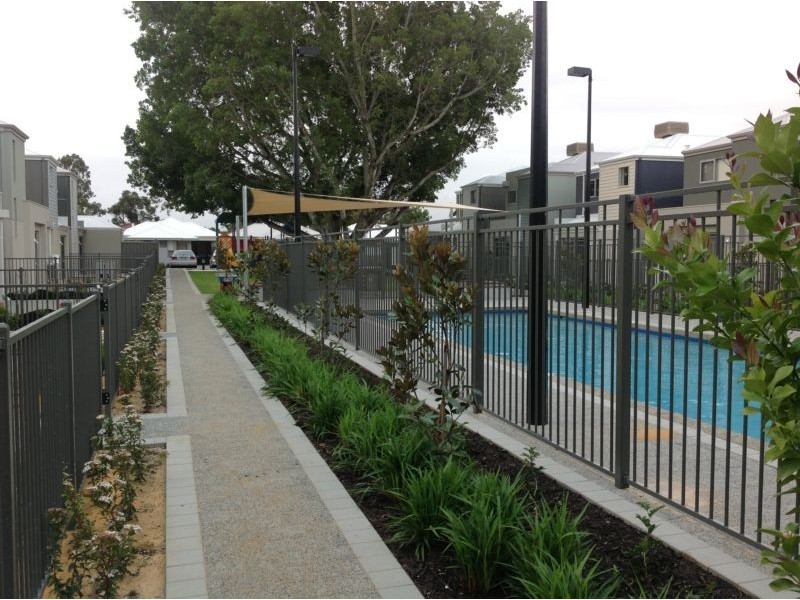 13/148 Railway Parade, Queens Park WA 6107