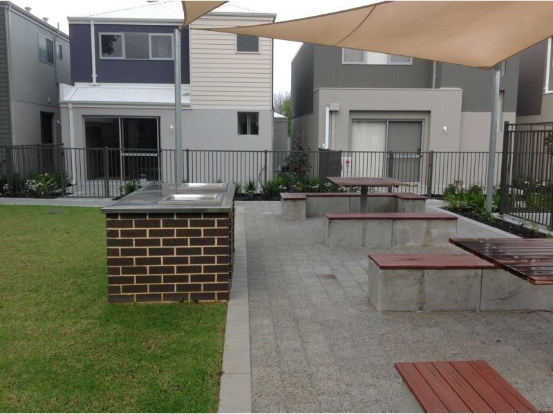 13/148 Railway Parade, Queens Park WA 6107