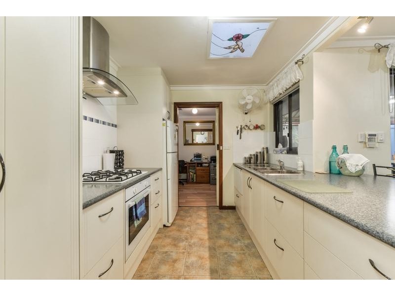 42 Kenneth Road, High Wycombe WA 6057